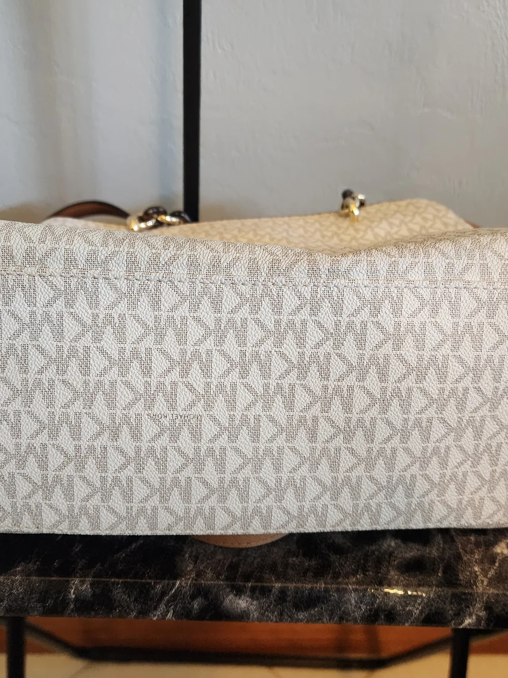 Michael Kors SOFIA Signature Logo Tote in Vanilla/Acorn